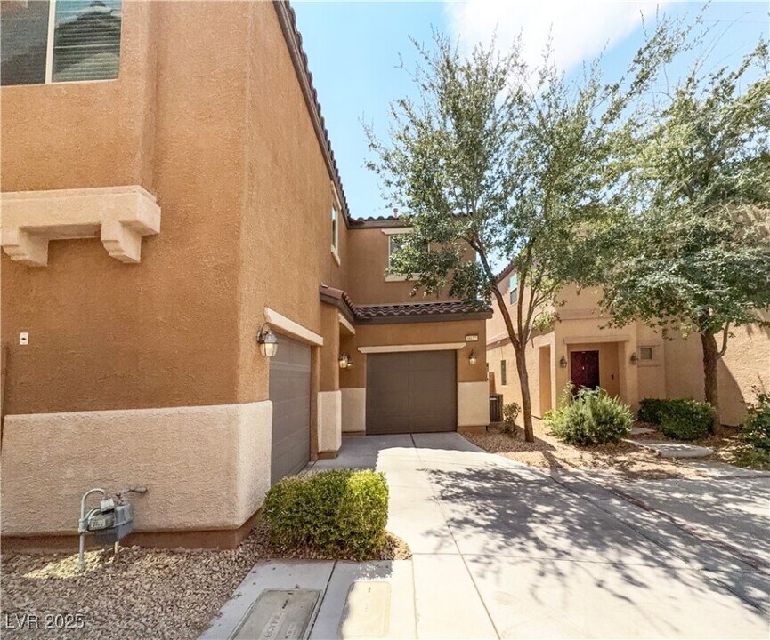 9037 Catching Ct in Las Vegas, NV - Building Photo