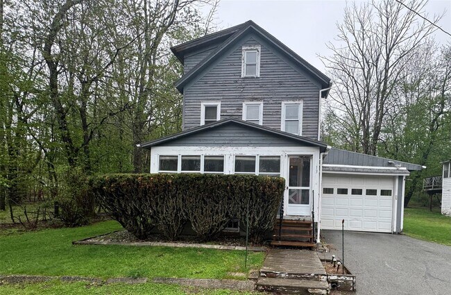 property at 13 Kinch Ln