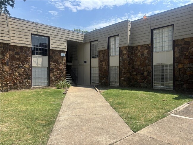 property at 6717 S Richmond Ave
