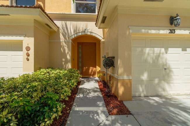 213 River Bluff Ln in Royal Palm Beach, FL - Foto de edificio - Building Photo