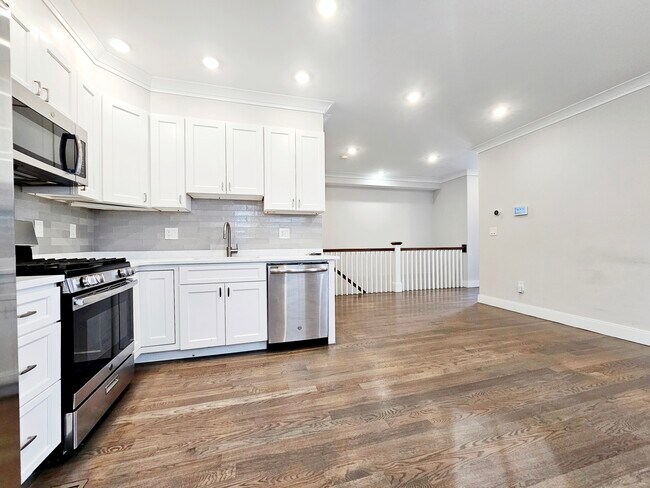 79 Linden St, Unit 2 in Boston, MA - Foto de edificio - Building Photo