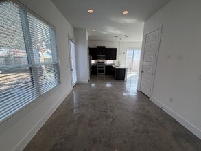 1520 W St Johns Ave in Austin, TX - Building Photo - Building Photo