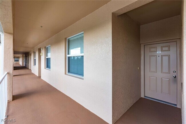 8550 Kingbird Loop in Ft. Myers, FL - Foto de edificio - Building Photo