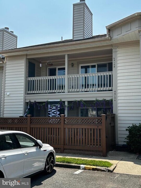 6910 Sandra Marie Cir in Alexandria, VA - Building Photo