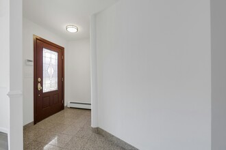 2413 Hammett Ave in Fort Lee, NJ - Building Photo - Building Photo
