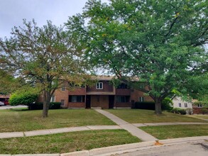 Cherokee Hills Apartments in Freeport, IL - Building Photo - Building Photo