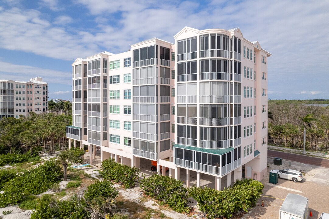 The Barefoot Beach Club in Bonita Springs, FL - Foto de edificio