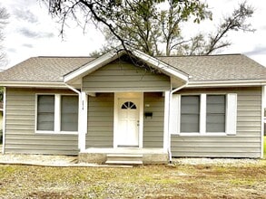 2416 Ave A in Nederland, TX - Building Photo - Building Photo