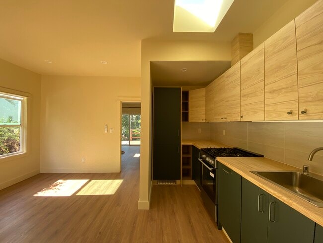 1251 W 47th St, Unit 1 in Los Angeles, CA - Foto de edificio - Building Photo