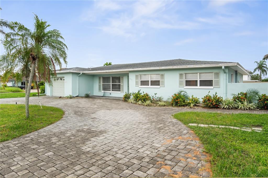10237 Tarpon Dr in Treasure Island, FL - Building Photo
