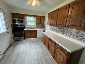 17 Charles Rd in Latham, NY - Building Photo - Building Photo