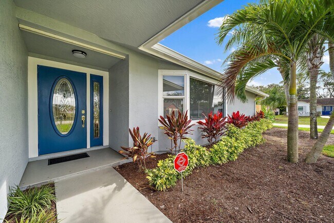 1342 Essex Dr in Wellington, FL - Building Photo - Building Photo