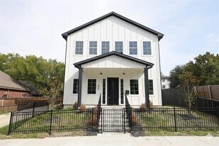 326 N Patton Ave in Dallas, TX - Building Photo