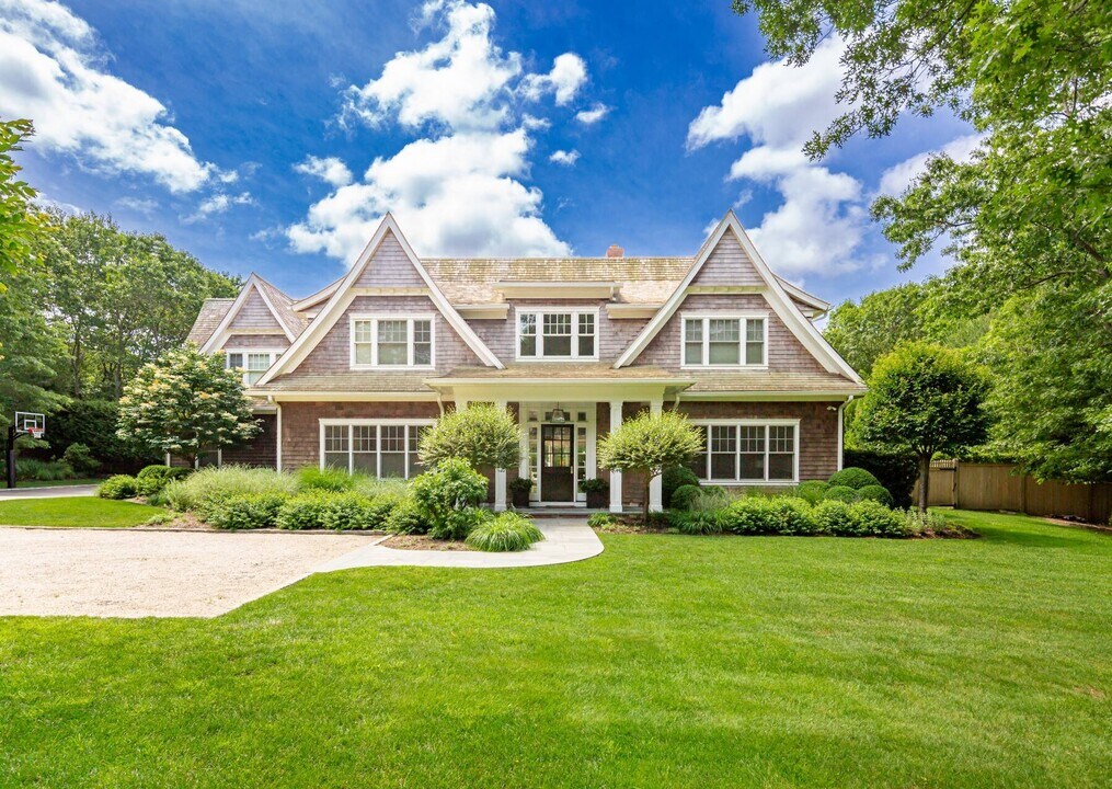 8 Peach Farm Ln in East Hampton, NY - Building Photo