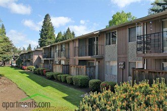 Laurel Park Apartments in Keizer, OR - Building Photo - Building Photo