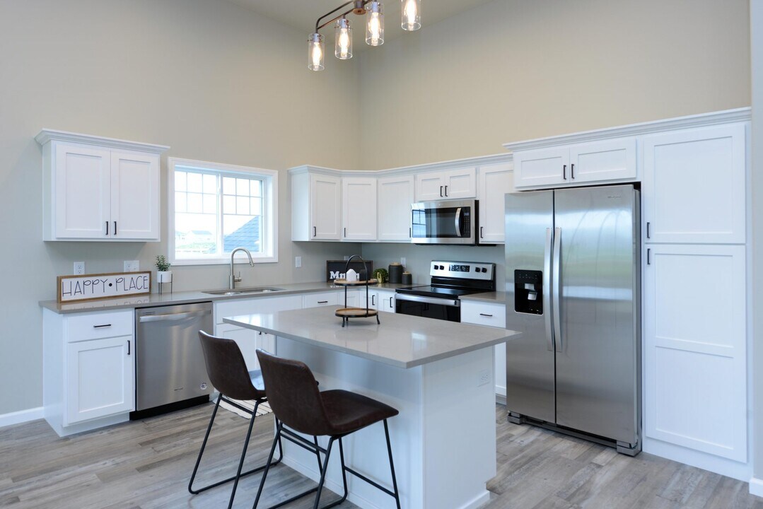 213 Divide Dr in Horace, ND - Building Photo