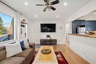 7916-7936 36 Ave NW in Calgary, AB - Building Photo - Building Photo