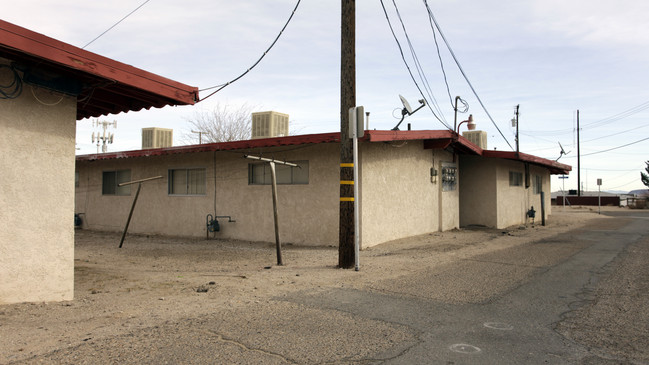 280 E GRACE St in Barstow, CA - Building Photo - Building Photo