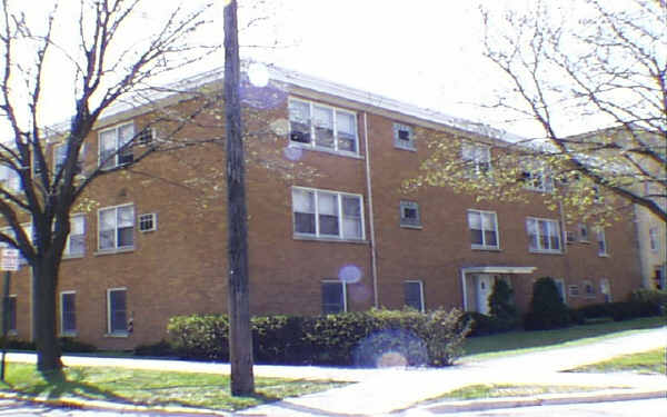 4905 W Louise St in Skokie, IL - Building Photo