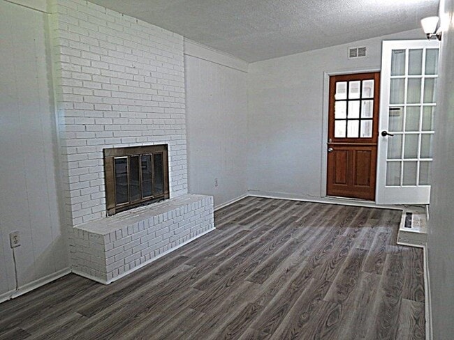 1714 Hall Dr in Tallahassee, FL - Building Photo - Building Photo