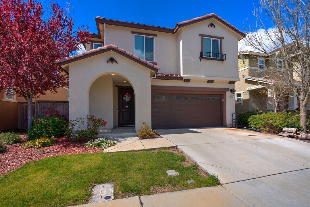 1175 Dartmouth Cir in Dixon, CA - Building Photo