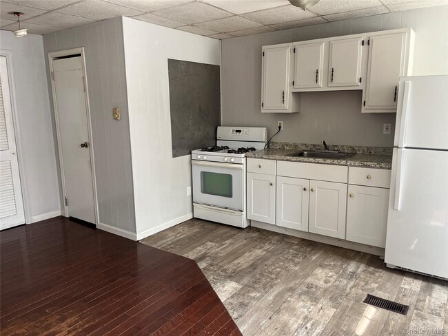 162 Jersey Ave in Port Jervis, NY - Building Photo - Building Photo