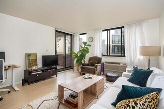 300 Newark St. in Hoboken, NJ - Building Photo - Building Photo