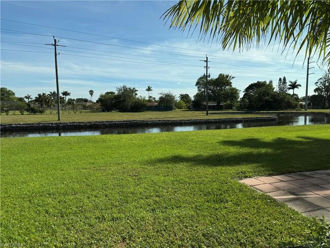 100 Valley Stream Dr, Unit 100 Valley Stream Drive # in Naples, FL - Foto de edificio - Building Photo