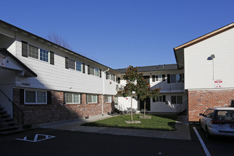 Cedar Flats in Portland, OR - Building Photo - Building Photo