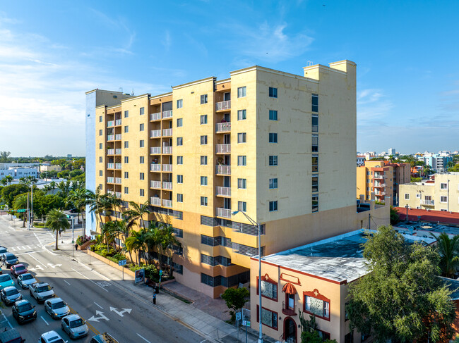 Diamond Tower in Miami, FL - Foto de edificio - Building Photo