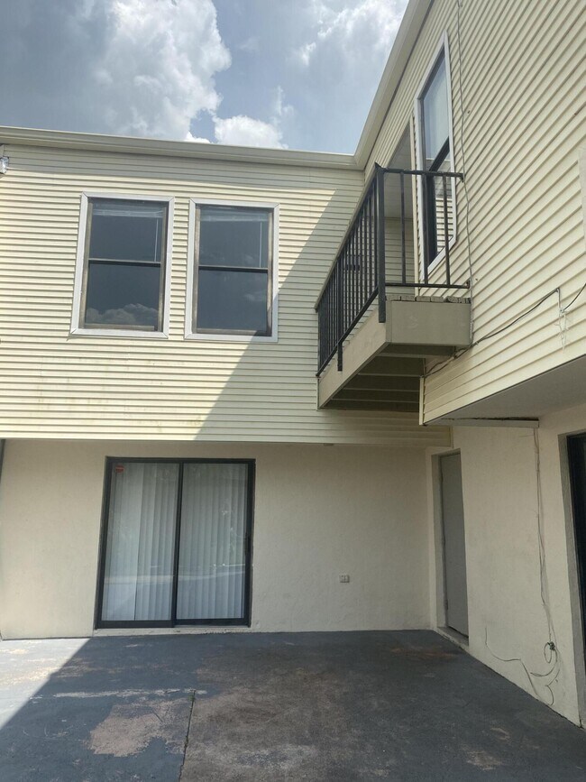 1596 Shaker Cir in Wellington, FL - Foto de edificio - Building Photo