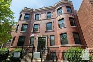 2832 N Albany Ave, Unit G in Chicago, IL - Building Photo