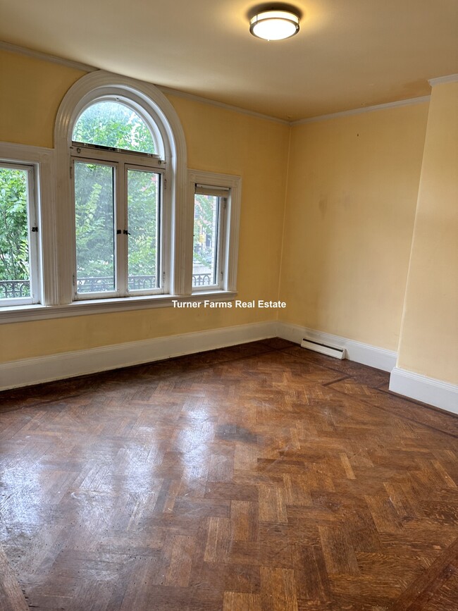 923 Beacon St, Unit 2 in Boston, MA - Foto de edificio - Building Photo