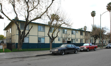 560-580 Avalani Ave in San Jose, CA - Building Photo - Building Photo