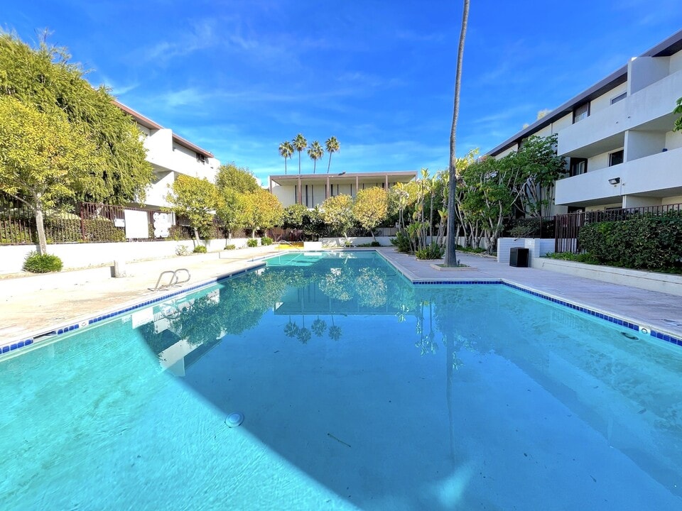 Paradise Gardens Apartment Homes in Long Beach, CA - Foto de edificio
