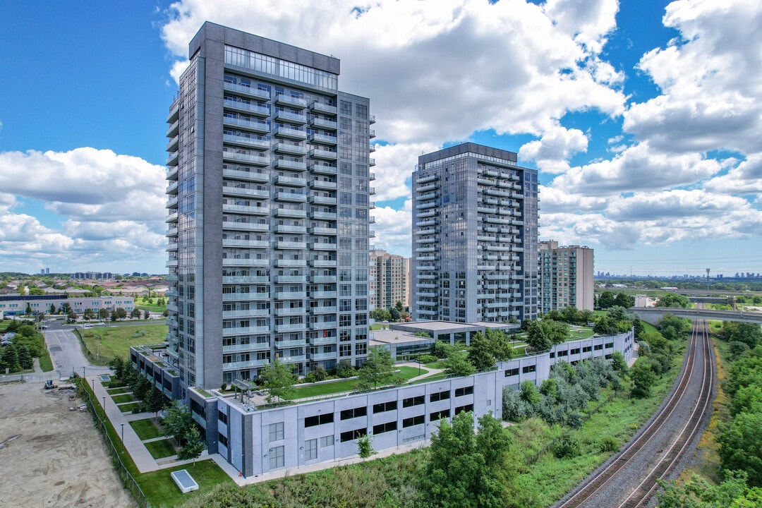 SkyCity - Tower II in Richmond Hill, ON - Building Photo