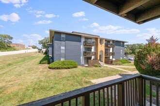 Meadowood Apartments in Kansas City, MO - Foto de edificio - Building Photo