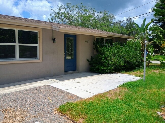 6737 Udell Ln