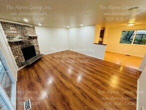 2460 Tulane St in West Linn, OR - Building Photo - Building Photo