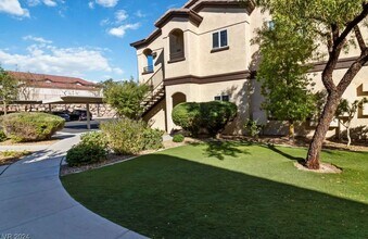 2291 W Horizon Ridge Pky, Unit 4121 Gables in Henderson, NV - Building Photo - Building Photo