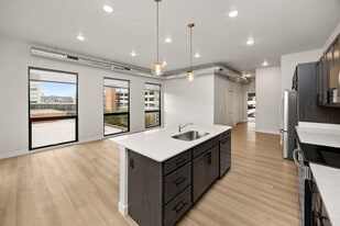 The Deco in Des Moines, IA - Building Photo