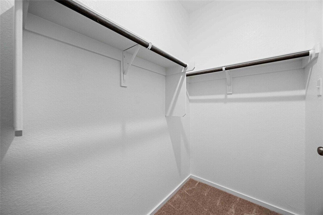 21464 Austell Pond Dr in Porter, TX - Building Photo