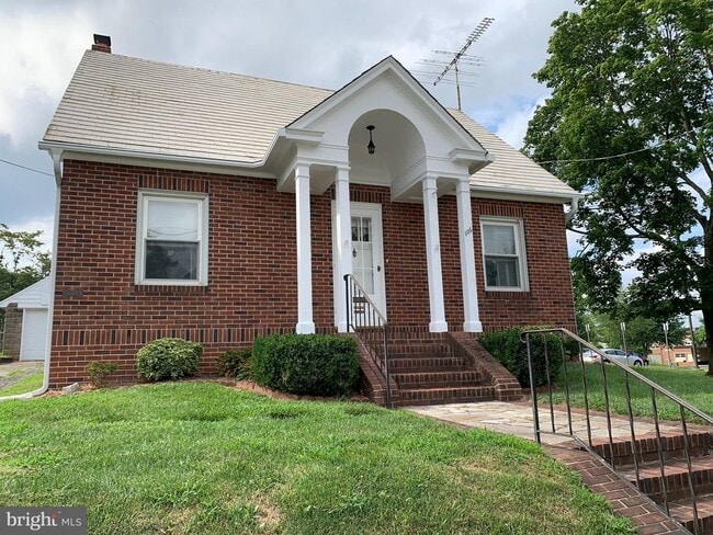 property at 106 S Center St