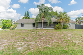602 SE Ridgely Ave in Port St. Lucie, FL - Building Photo - Building Photo
