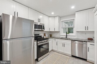 3804 Fairmount Ave in Philadelphia, PA - Building Photo - Building Photo