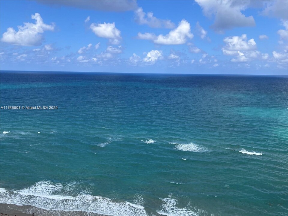 3140 S Ocean Dr, Unit # 2205 in Hallandale Beach, FL - Building Photo