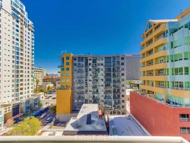 425 Beech St in San Diego, CA - Foto de edificio - Building Photo