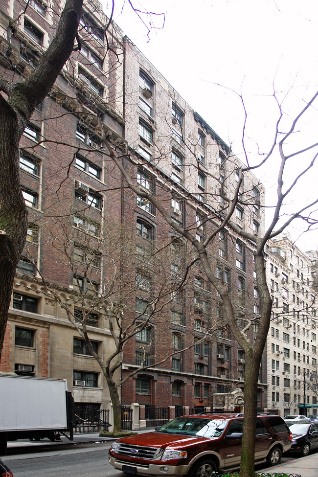 27 W 67th St in New York, NY - Building Photo - Building Photo