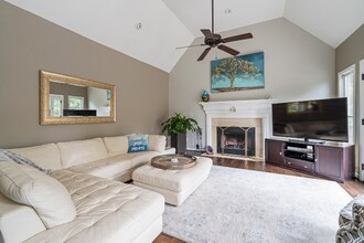 4548 High Rock Terrace in Marietta, GA - Foto de edificio - Building Photo