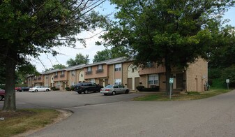 Sheraton Towne in Canton, OH - Building Photo